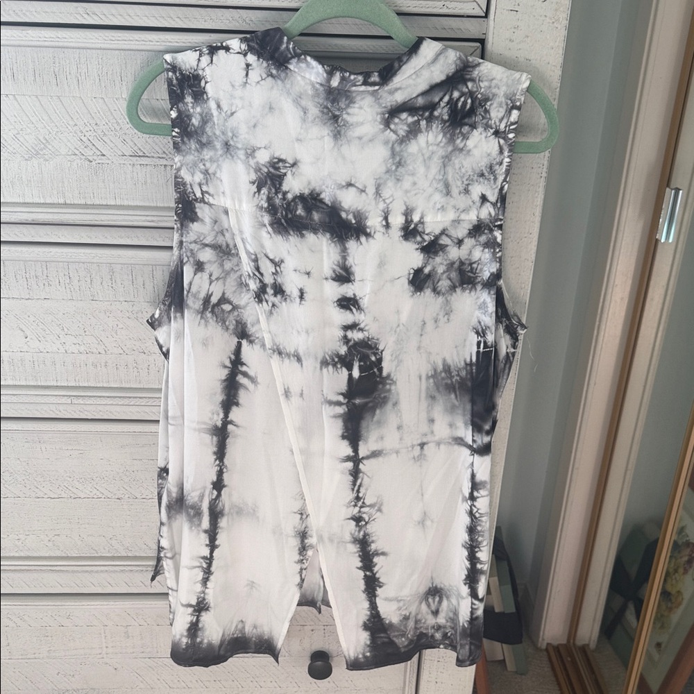 Rock & Republic Monochrome Sleeveless Blouse - Picture 3 of 5